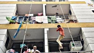 Locals practise using ropes to climb down a residential building at Jamia Nagar, New Delhi. (Biplov Bhuyan/HT Photo)