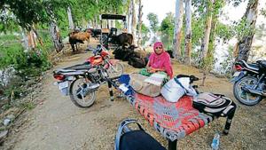 A flood-affected family with their animals near village Mandala Channa of Lohian, Punjab on Monday, August 26, 2019.(Pardeep Pandit / HT Photo) A flood-affected family with their animals near village Mandala Channa of Lohian, Punjab on Monday, August 26, 2019.(Pardeep Pandit / HT Photo)