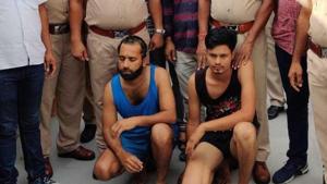 Jitu Bana (left) and aide Sunit at Jobner police station in Jaipur. SHO Brij Bhushan Agarwal, who arrested Jitu on August 21 after an encounter, stands behind the criminal.(HT Photo) Jitu Bana (left) and aide Sunit at Jobner police station in Jaipur. SHO Brij Bhushan Agarwal, who arrested Jitu on August 21 after an encounter, stands behind the criminal.(HT Photo)
