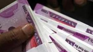 The rupee is set for its worst monthly loss in six years.(Reuters photo) The rupee is set for its worst monthly loss in six years.(Reuters photo)
