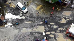 Potholes, Mumbai’s monsoon menace, have already claimed 11 lives this year. There have been more than 100 complaints of potholes from each of the city’s 27 civic wards and this is not counting the ones on highways.(Representational photo) Potholes, Mumbai’s monsoon menace, have already claimed 11 lives this year. There have been more than 100 complaints of potholes from each of the city’s 27 civic wards and this is not counting the ones on highways.(Representational photo)