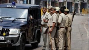 In another incident on Wednesday, a health department team was attacked in Fatehpur. Members were detained for hours on suspicion of being child lifters.(HT image) In another incident on Wednesday, a health department team was attacked in Fatehpur. Members were detained for hours on suspicion of being child lifters.(HT image)