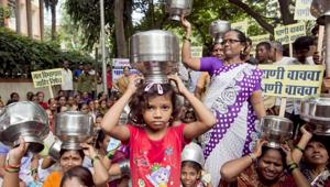 Residents of Dharavi protest at the G north municipal office against water shortage at Dadar in Mumbai. According to the BMC, the water level was 95.40% last year at this time and 95.21% in 2017.(Kunal Patil/ HT Photo) Residents of Dharavi protest at the G north municipal office against water shortage at Dadar in Mumbai. According to the BMC, the water level was 95.40% last year at this time and 95.21% in 2017.(Kunal Patil/ HT Photo)