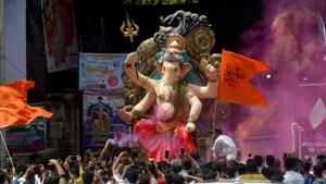 Devotees carry an idol of Ganesh, Mumbai, August 17, 2019(Bhushan Koyande/ HT PHOTO) Devotees carry an idol of Ganesh, Mumbai, August 17, 2019(Bhushan Koyande/ HT PHOTO)