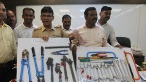 A gang of six have been arrested from Shil Daighar by Thane police for stealing copper wires from electric transformers which led to repeated power outages in the area.(HT Photo) A gang of six have been arrested from Shil Daighar by Thane police for stealing copper wires from electric transformers which led to repeated power outages in the area.(HT Photo)
