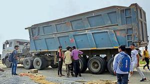 Two pedestrians were crushed under a truck that overturned while carrying a heavy load of construction material on NH-9 near Chhajarsi.(Photo by Sakib Ali / Hindustan Times) Two pedestrians were crushed under a truck that overturned while carrying a heavy load of construction material on NH-9 near Chhajarsi.(Photo by Sakib Ali / Hindustan Times)