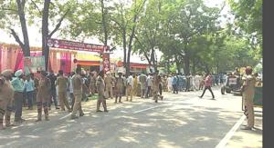 Dera followers flock the Naam Charcha Ghar in Nabha on Friday(HT Photo) Dera followers flock the Naam Charcha Ghar in Nabha on Friday(HT Photo)