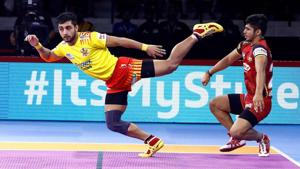 Gujarat Fortunegiants beat Bengaluru Bulls 32-23(Pro Kabaddi League) Gujarat Fortunegiants beat Bengaluru Bulls 32-23(Pro Kabaddi League)