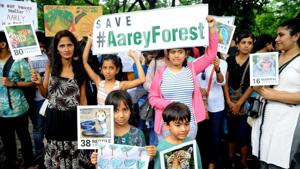 Citizens hold a protest march at Aarey Milk Colony on Saturday against the decision to cut trees for the Metro-3 project.(HT Photo) Citizens hold a protest march at Aarey Milk Colony on Saturday against the decision to cut trees for the Metro-3 project.(HT Photo)