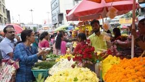 The prices of flowers were in full bloom on the eve of Ganeshotsav starting in the city, much to the dismay of countless devotees who flocked to the market.(HT/PHOTO) The prices of flowers were in full bloom on the eve of Ganeshotsav starting in the city, much to the dismay of countless devotees who flocked to the market.(HT/PHOTO)