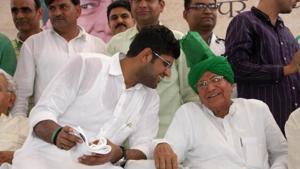 INLD supremo OP Chautala (right) with grandson Dushyant Chautala at a rally in Jind. The INLD has been going through rough times ever since the party split into two factions in 2018.(HT File Photo) INLD supremo OP Chautala (right) with grandson Dushyant Chautala at a rally in Jind. The INLD has been going through rough times ever since the party split into two factions in 2018.(HT File Photo)