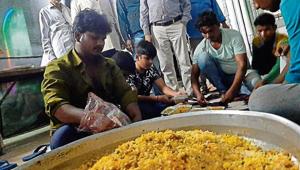 Food being packed to be distributed as ‘tabarruk’ or sacred offering among the mourners as during the 10-day-long Muharram ritual.(HT PHoto) Food being packed to be distributed as ‘tabarruk’ or sacred offering among the mourners as during the 10-day-long Muharram ritual.(HT PHoto)