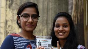 A whopping 1.28 crore kids enrolled in 1.58 lakh government-run primary and upper primary schools besides students of up to class 8 of government-aided and recognised schools in Uttar Pradesh have been issued Aadhaar cards, said an official.(Bachchan Kumar/HT file) A whopping 1.28 crore kids enrolled in 1.58 lakh government-run primary and upper primary schools besides students of up to class 8 of government-aided and recognised schools in Uttar Pradesh have been issued Aadhaar cards, said an official.(Bachchan Kumar/HT file)
