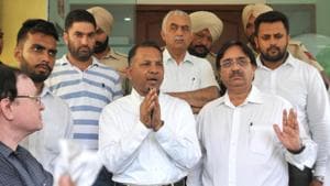 Association president Rajinder Gupta (centre) addressing the media after his decision to resign at the PCA Stadium in Mohali on Sunday. Association’s elections are scheduled for September 8.(RAVI KUMAR/HT)