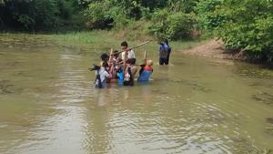 Hidma being carried through rough terrain.(ANI/Twitter) Hidma being carried through rough terrain.(ANI/Twitter)