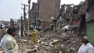 A four-storey building collapsed in Northeast Delhi’s Seelampur area Monday night, with fire officials fearing that several people are trapped under the debris.(Sonu Mehta/HT) A four-storey building collapsed in Northeast Delhi’s Seelampur area Monday night, with fire officials fearing that several people are trapped under the debris.(Sonu Mehta/HT)
