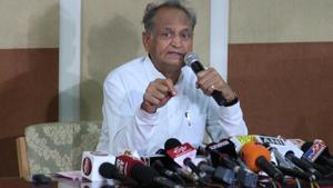 Rajasthan chief minister Ashok Gehlot and former CM Vasundhara Raje posted a series of tweets over Barmer refinery.(Himanshu Vyas / HT Photo) Rajasthan chief minister Ashok Gehlot and former CM Vasundhara Raje posted a series of tweets over Barmer refinery.(Himanshu Vyas / HT Photo)