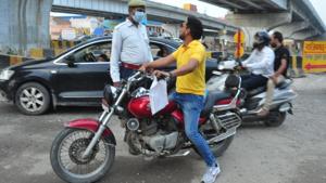 The first day when the amended Motor Vehicles Act came into force, over 3,900 fines were issued.(Sakib Ali/Hindustan Times) The first day when the amended Motor Vehicles Act came into force, over 3,900 fines were issued.(Sakib Ali/Hindustan Times)