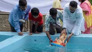 Devotees immerse the idol of Ganesha on the second day of the Ganpati festival on the bank of Mutha river in Pune.(Milind Saurkar/HT File Photo) Devotees immerse the idol of Ganesha on the second day of the Ganpati festival on the bank of Mutha river in Pune.(Milind Saurkar/HT File Photo)