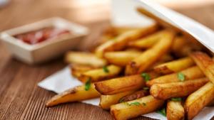 According to the patient, he only ate fries from the fish and chip shop, Pringles potato chips, white bread, slices of processed ham and sausage since elementary school.(Getty Images/iStockphoto/ Representative Image) According to the patient, he only ate fries from the fish and chip shop, Pringles potato chips, white bread, slices of processed ham and sausage since elementary school.(Getty Images/iStockphoto/ Representative Image)