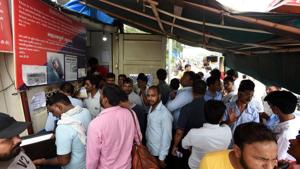 Taxi drivers stand in queue to receive Radio-frequency identification (RFID) tag, at NH-24, Ghazipur, in New Delhi, on Friday, August 16, 2019.(Sonu Mehta/HT PHOTO) Taxi drivers stand in queue to receive Radio-frequency identification (RFID) tag, at NH-24, Ghazipur, in New Delhi, on Friday, August 16, 2019.(Sonu Mehta/HT PHOTO)