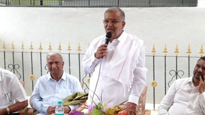 Devegowda, who spoke to reporters in Mysuru on Thursday, reserved his ire for Kumaraswamy.(Photo: GTDevegowda/ Twitter) Devegowda, who spoke to reporters in Mysuru on Thursday, reserved his ire for Kumaraswamy.(Photo: GTDevegowda/ Twitter)