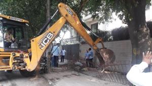 As many as 400 permanent and temporary structures were demolished in Greater Kailash-1 on Wednesday. The drive will be taken up in other south Delhi areas as well, said officials.(Sourced) As many as 400 permanent and temporary structures were demolished in Greater Kailash-1 on Wednesday. The drive will be taken up in other south Delhi areas as well, said officials.(Sourced)