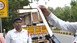 Delhi Traffic Police personnel issue a fine to a truck driver after the implementation of the amended Motor Vehicles Act that came into force today, near KG Marg in New Delhi, India, on Sunday, September 1, 2019. A man angered over a huge challan set his bike on fire on 5th September, 2019.(Arvind Yadav/HT PHOTO) Delhi Traffic Police personnel issue a fine to a truck driver after the implementation of the amended Motor Vehicles Act that came into force today, near KG Marg in New Delhi, India, on Sunday, September 1, 2019. A man angered over a huge challan set his bike on fire on 5th September, 2019.(Arvind Yadav/HT PHOTO)