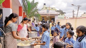To recall, on August 22, salt and roti was allegedly served to students at the government primary school in Shiur, Mirzapur.(HT image) To recall, on August 22, salt and roti was allegedly served to students at the government primary school in Shiur, Mirzapur.(HT image)