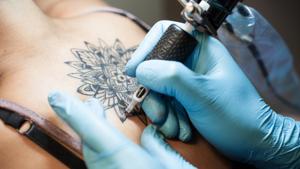 If infected blood remains on the needle or transfers to the pigment, the virus can be transferred to unwary people while they are inked.(Getty Images/iStock Photo) If infected blood remains on the needle or transfers to the pigment, the virus can be transferred to unwary people while they are inked.(Getty Images/iStock Photo)