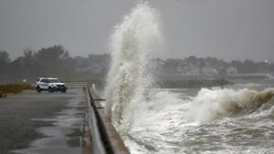 Ships and aircraft had rescued 205 people since Hurricane Dorian struck the Bahamas.(AP photo) Ships and aircraft had rescued 205 people since Hurricane Dorian struck the Bahamas.(AP photo)