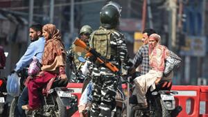 Paramilitary forces deployed in Lal Chowk area of Srinagar on the 8th day of Muharram on September 8, 2019.(AFP) Paramilitary forces deployed in Lal Chowk area of Srinagar on the 8th day of Muharram on September 8, 2019.(AFP)