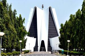 Both the alliances in fray have promised to take up the matter of the university’s poor financial state with the state(HT PHOTO) Both the alliances in fray have promised to take up the matter of the university’s poor financial state with the state(HT PHOTO)