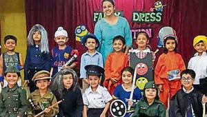 Students came dressed as revolutionaries, including PV Sindhu, Chandra Shekhar Azad, PM Narendra Modi and Jawaharlal Nehru among others.(HT) Students came dressed as revolutionaries, including PV Sindhu, Chandra Shekhar Azad, PM Narendra Modi and Jawaharlal Nehru among others.(HT)