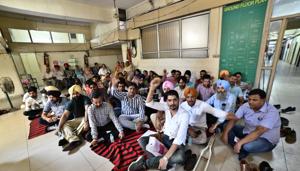 Workers of DC office protesting on Monday(HT PHOTO) Workers of DC office protesting on Monday(HT PHOTO)
