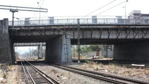 The Brihanmumbai Municipal Corporation (BMC) has issued directions over using 16 rail overbridges (RoB) to Ganesh devotees during immersion of the idols to prevent any mishap. ( Praful Gangurde/HT Photo) The Brihanmumbai Municipal Corporation (BMC) has issued directions over using 16 rail overbridges (RoB) to Ganesh devotees during immersion of the idols to prevent any mishap. ( Praful Gangurde/HT Photo)