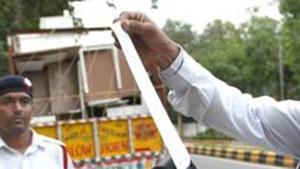 At least 12 more states have not implemented the new MV Act over the increased penalties, with some of them saying they are considering revising the fines in the coming days.(Arvind Yadav/HT PHOTO) At least 12 more states have not implemented the new MV Act over the increased penalties, with some of them saying they are considering revising the fines in the coming days.(Arvind Yadav/HT PHOTO)