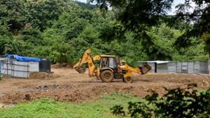As the ongoing protests against the construction of the Metro-3 car shed in Aarey Colony gather steam, the Mumbai Metro Rail Corporation (MMRC) and Brihanmumbai Municipal Corporation (BMC) chiefs threw their weight behind the need for axing 2,185 trees to build the shed.(Hindustan Times) As the ongoing protests against the construction of the Metro-3 car shed in Aarey Colony gather steam, the Mumbai Metro Rail Corporation (MMRC) and Brihanmumbai Municipal Corporation (BMC) chiefs threw their weight behind the need for axing 2,185 trees to build the shed.(Hindustan Times)