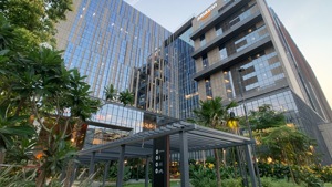 With 49 elevators moving a floor per second and zumba classes, Amazon’s new Indian headquarters, its biggest building globally.(Twitter: @AmazonNews_IN) With 49 elevators moving a floor per second and zumba classes, Amazon’s new Indian headquarters, its biggest building globally.(Twitter: @AmazonNews_IN)
