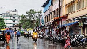 After numerous complaints, the traffic police have decided to implement a parking plan on the stretch and unclog the road.(HT image) After numerous complaints, the traffic police have decided to implement a parking plan on the stretch and unclog the road.(HT image)