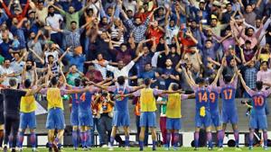 India players acknowledge their fans who struggled to get into the stadium despite having tickets as complaints of mismanagement poured in after the match at Jassim Bin Hamad Stadium, Doha.(Reuters) India players acknowledge their fans who struggled to get into the stadium despite having tickets as complaints of mismanagement poured in after the match at Jassim Bin Hamad Stadium, Doha.(Reuters)