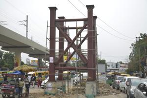 The under-construction foot overbridge, at Mohan Nagar, in Ghaziabad, Thursday, September 12, 2019.(Sakib Ali / HT Photo) The under-construction foot overbridge, at Mohan Nagar, in Ghaziabad, Thursday, September 12, 2019.(Sakib Ali / HT Photo)