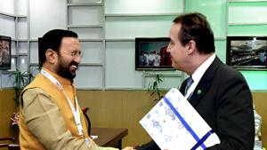 Executive Director of Green Climate Fund, Yannick Glemarec calling on the Union Minister for Environment, Forest & Climate Change and Information & Broadcasting, Prakash Javadekar, on the sidelines of the 14th Conference of Parties COP 14 United Nations Convention to Combat Desertification.(ANI Photo) Executive Director of Green Climate Fund, Yannick Glemarec calling on the Union Minister for Environment, Forest & Climate Change and Information & Broadcasting, Prakash Javadekar, on the sidelines of the 14th Conference of Parties COP 14 United Nations Convention to Combat Desertification.(ANI Photo)