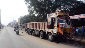 The truck was slapped a penalty of Rs 20,000 for overloading with an additional fine of(HT image) The truck was slapped a penalty of Rs 20,000 for overloading with an additional fine of(HT image)