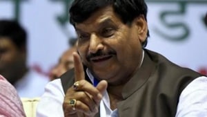 Akshaya lost the elections to the BJP and Shivpal was said to be a factor in the loss.(HT image) Akshaya lost the elections to the BJP and Shivpal was said to be a factor in the loss.(HT image)
