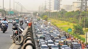 Chief minister Arvind Kejriwal, while proposing to roll out the odd-even vehicle rationing scheme between November 4 and 15, said that such measures had helped bring down pollution level by 14%-16% in 2016.(HT Photo) Chief minister Arvind Kejriwal, while proposing to roll out the odd-even vehicle rationing scheme between November 4 and 15, said that such measures had helped bring down pollution level by 14%-16% in 2016.(HT Photo)