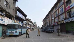 Security personnel and police at a barricade in Srinagar, Jammu and Kashmir. (Photo by Waseem Andrabi / Hindustan Times) Security personnel and police at a barricade in Srinagar, Jammu and Kashmir. (Photo by Waseem Andrabi / Hindustan Times)