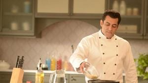 Salman Khan becomes a chef for an upcoming promo for Bigg Boss 13. Salman Khan becomes a chef for an upcoming promo for Bigg Boss 13.