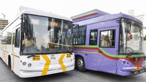 Previously, the BEST had placed an order for 400 AC buses that included 200 midi and 200 mini-sized buses. However, these are yet to arrive in the city.(HT image) Previously, the BEST had placed an order for 400 AC buses that included 200 midi and 200 mini-sized buses. However, these are yet to arrive in the city.(HT image)