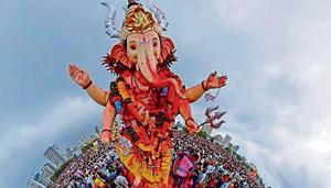 Devotees in a procession to immerse idols of Ganesha in the Arabian Sea in Mumbai on Thursday.(Anshuman Poyrekar/HT Photo) Devotees in a procession to immerse idols of Ganesha in the Arabian Sea in Mumbai on Thursday.(Anshuman Poyrekar/HT Photo)